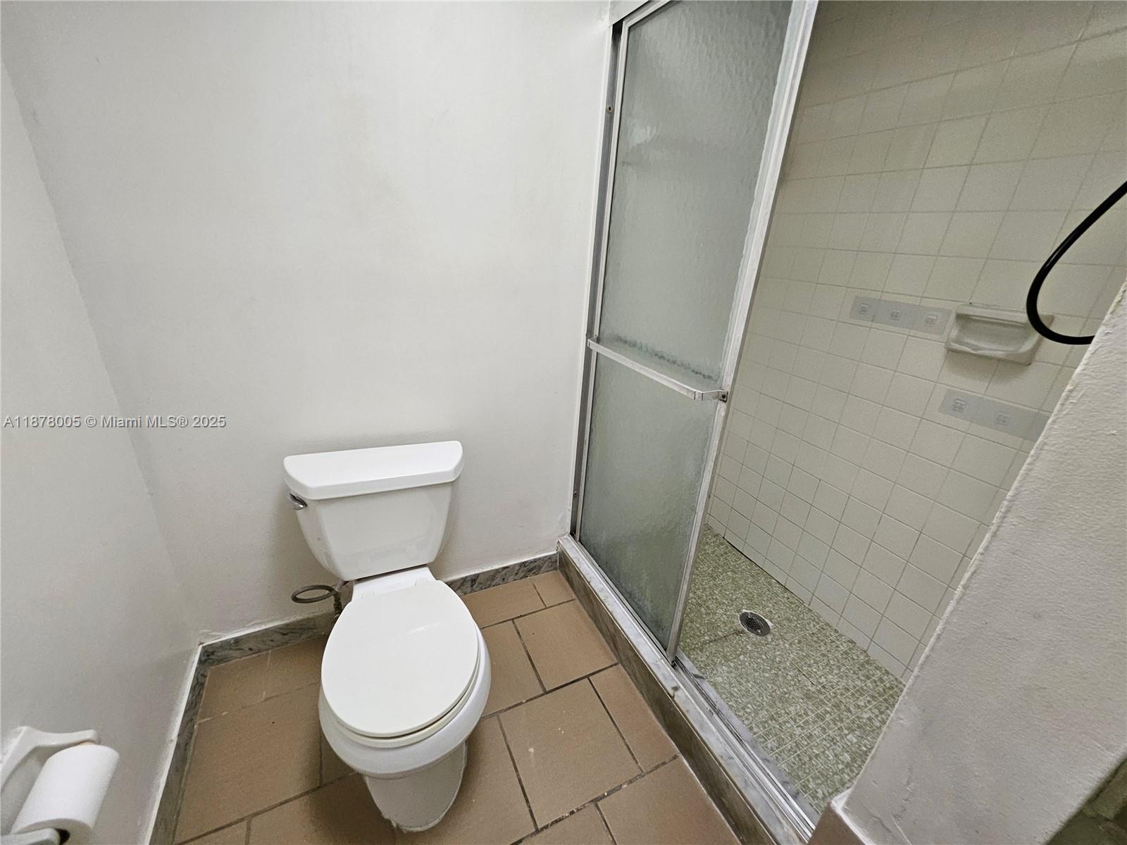 7820 South Colony Circle, Unit 102 Tamarac, FL 33321 - Photo 50 of 51 Guest Bathroom