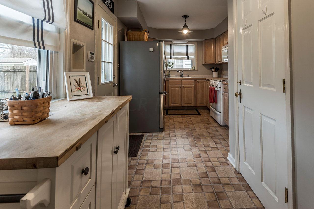 175 South Broadleigh Road Columbus, OH 43209 - Photo 12 of 46