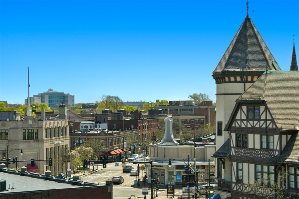 14 Green Street, Unit PH2 Brookline, MA 02446 - Photo 19 of 37 a view of a city with tall buildings