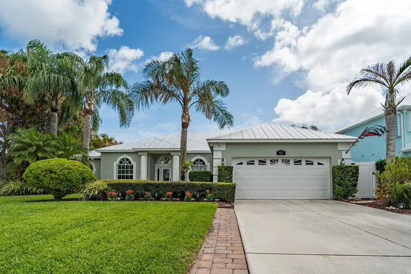$699,000 | 527 Northwest Bellworth Place, Jensen Beach, FL 34957
