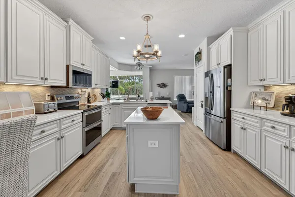 $699,000 | 527 Northwest Bellworth Place, Jensen Beach, FL 34957