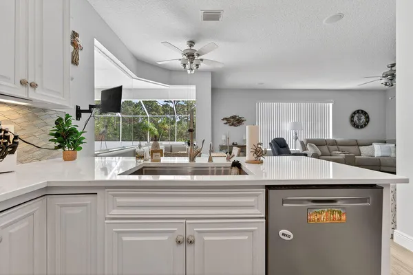 $699,000 | 527 Northwest Bellworth Place, Jensen Beach, FL 34957