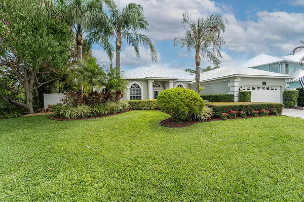 $699,000 | 527 Northwest Bellworth Place, Jensen Beach, FL 34957