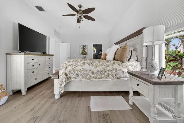 $699,000 | 527 Northwest Bellworth Place, Jensen Beach, FL 34957