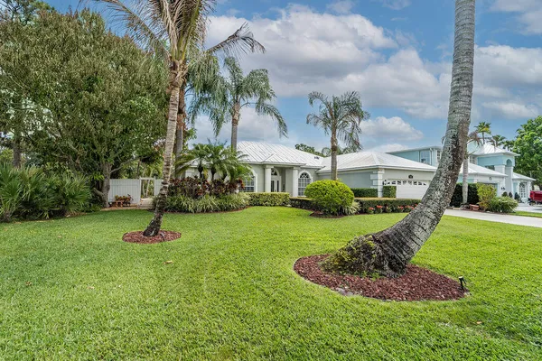$699,000 | 527 Northwest Bellworth Place, Jensen Beach, FL 34957