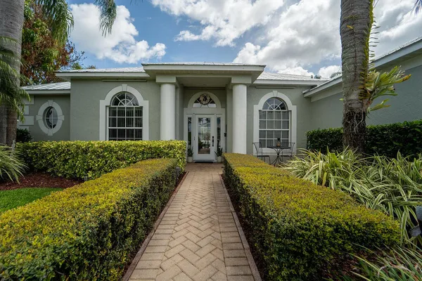 $699,000 | 527 Northwest Bellworth Place, Jensen Beach, FL 34957