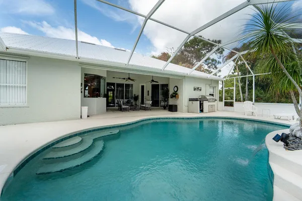 $699,000 | 527 Northwest Bellworth Place, Jensen Beach, FL 34957