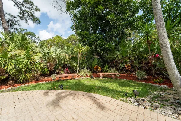 $699,000 | 527 Northwest Bellworth Place, Jensen Beach, FL 34957