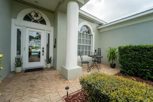 $699,000 | 527 Northwest Bellworth Place, Jensen Beach, FL 34957
