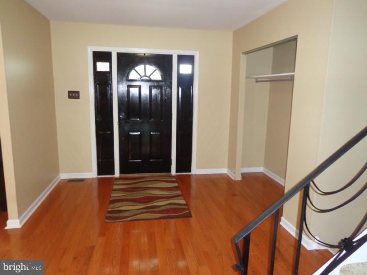 17 Michael Road Holland, PA 18966 - Photo 3 of 19 Foyer