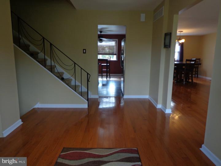 17 Michael Road Holland, PA 18966 - Photo 4 of 19 Foyer
