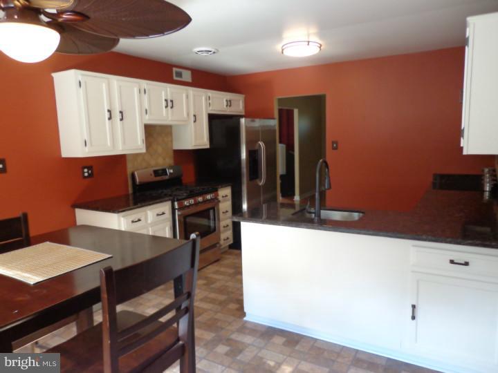 17 Michael Road Holland, PA 18966 - Photo 8 of 19 Kitchen