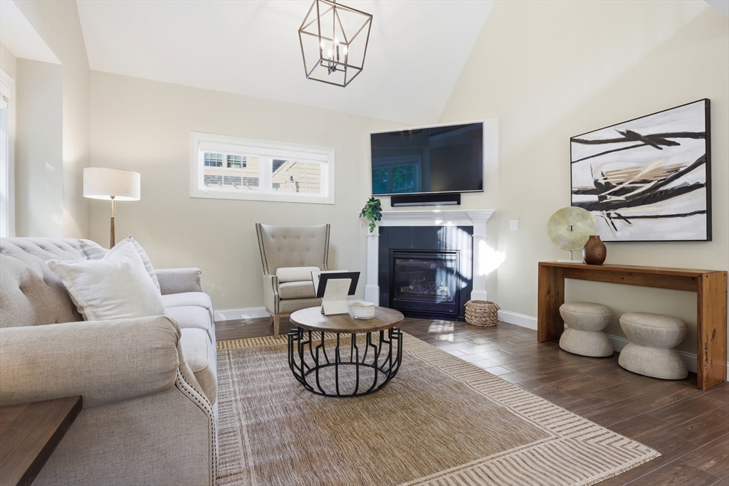 8 Cheevers Path, Unit 8 Bedford, MA 01730 - Photo 10 of 37