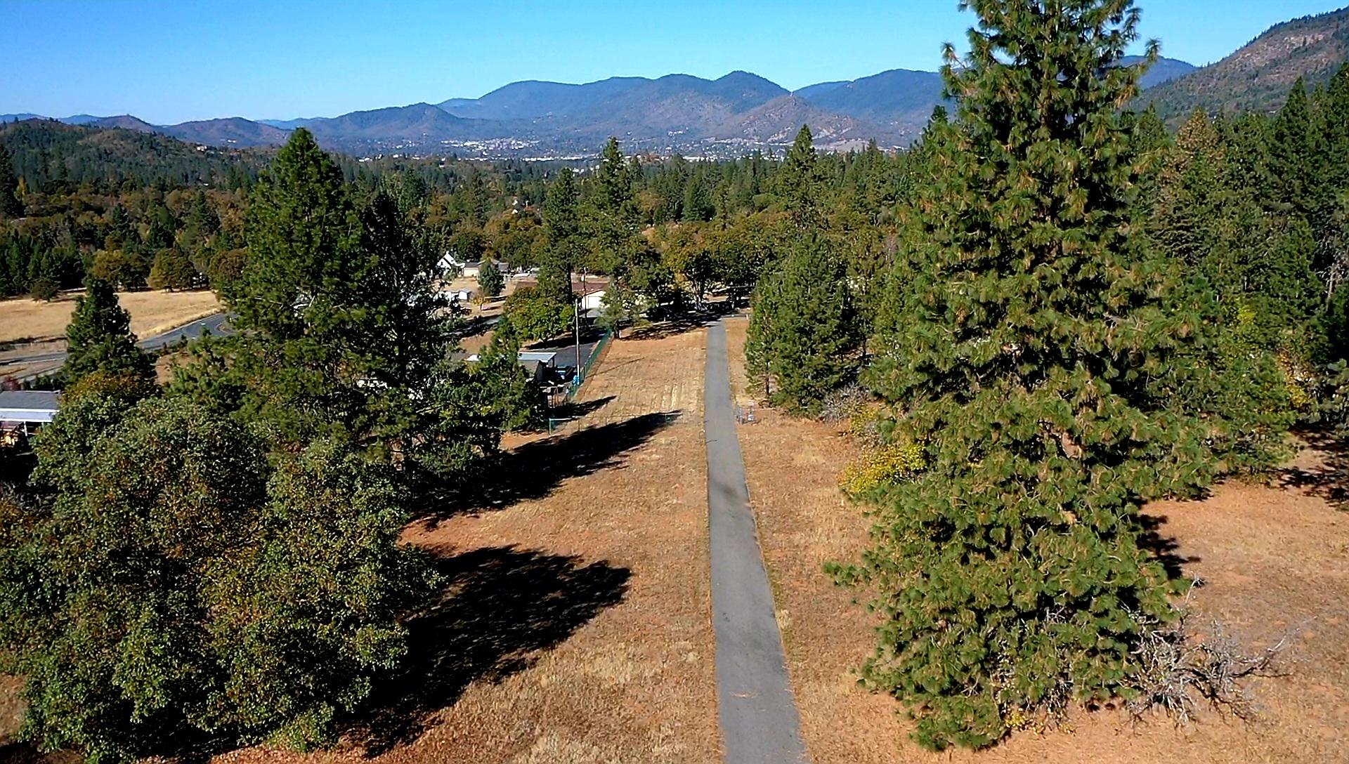 1525 Summit Loop Grants Pass, OR 97527 - Photo 28 of 31 28