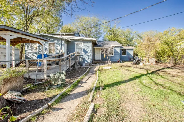 a view of a house with backyard and balcony
