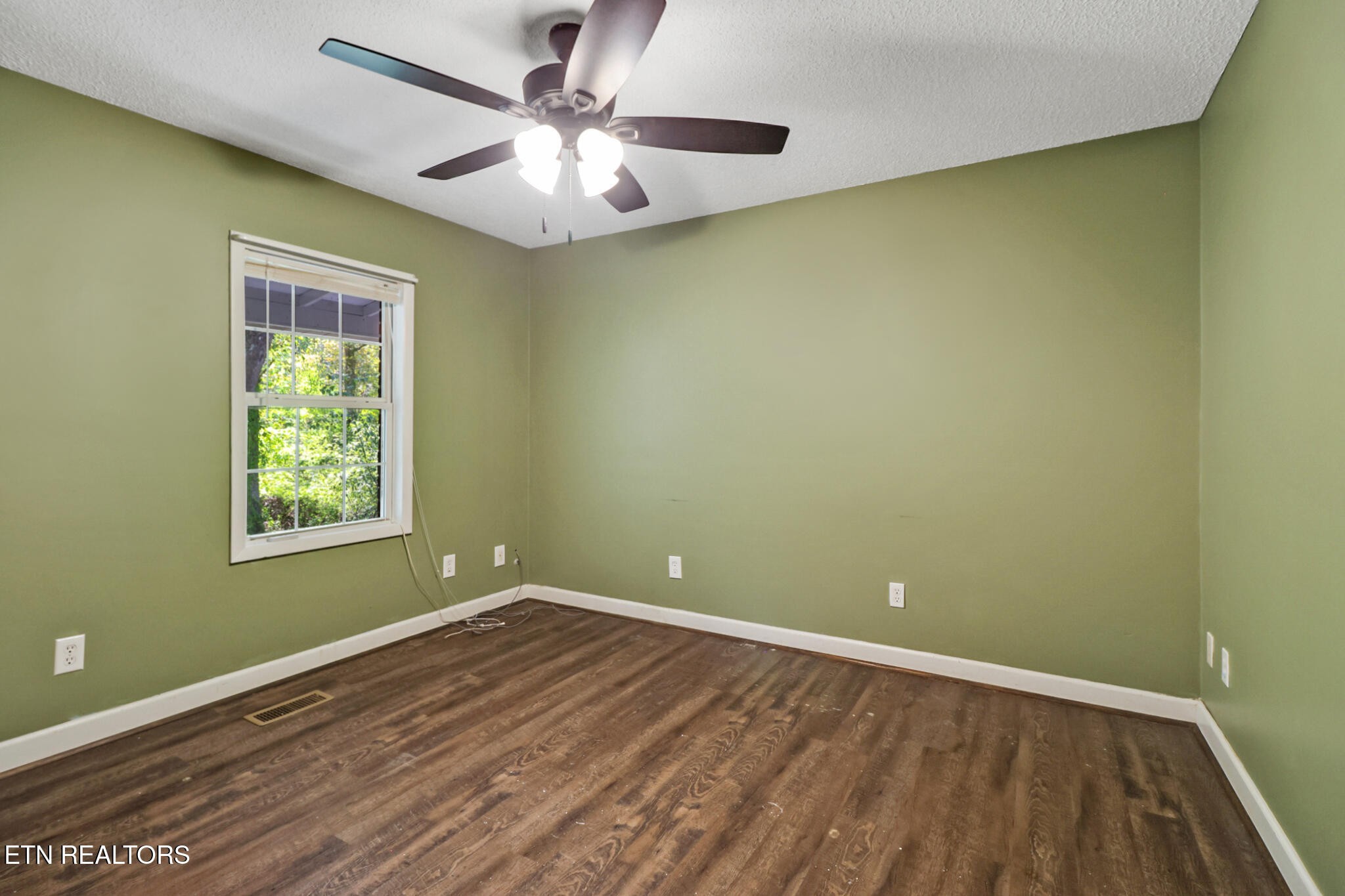 1271 Gouldstown Road Jamestown, TN 38556 - Photo 28 of 52 an empty room with a window