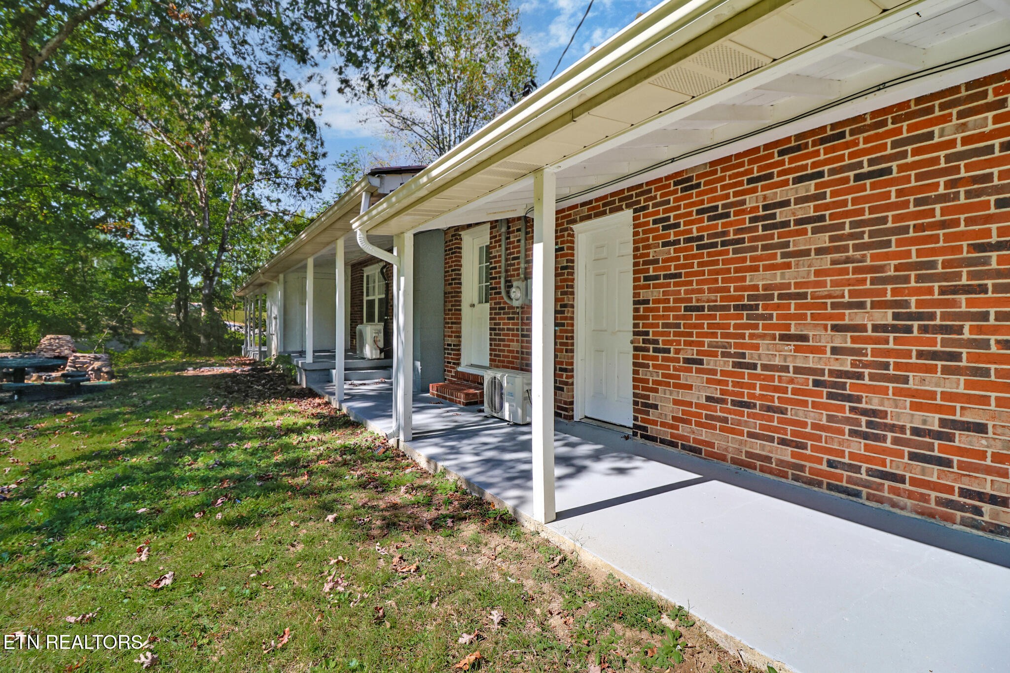 1271 Gouldstown Road Jamestown, TN 38556 - Photo 41 of 52 a backyard of a house with table and chairs