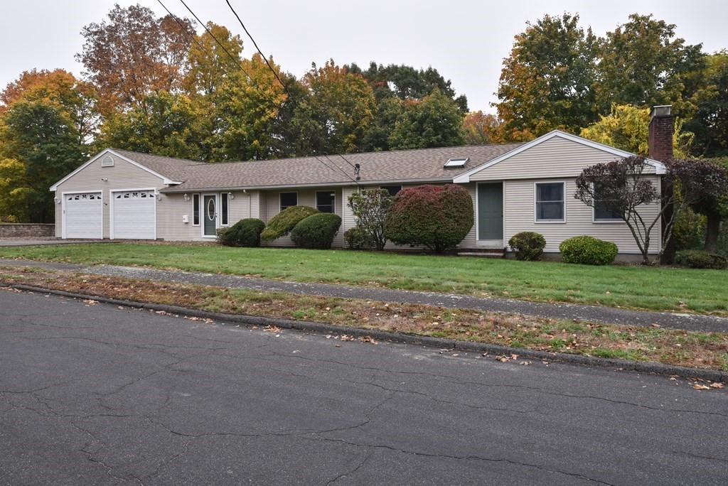 11 Robert Road Danvers, MA 01923 - Photo 1 of 31 Gallery Image 1