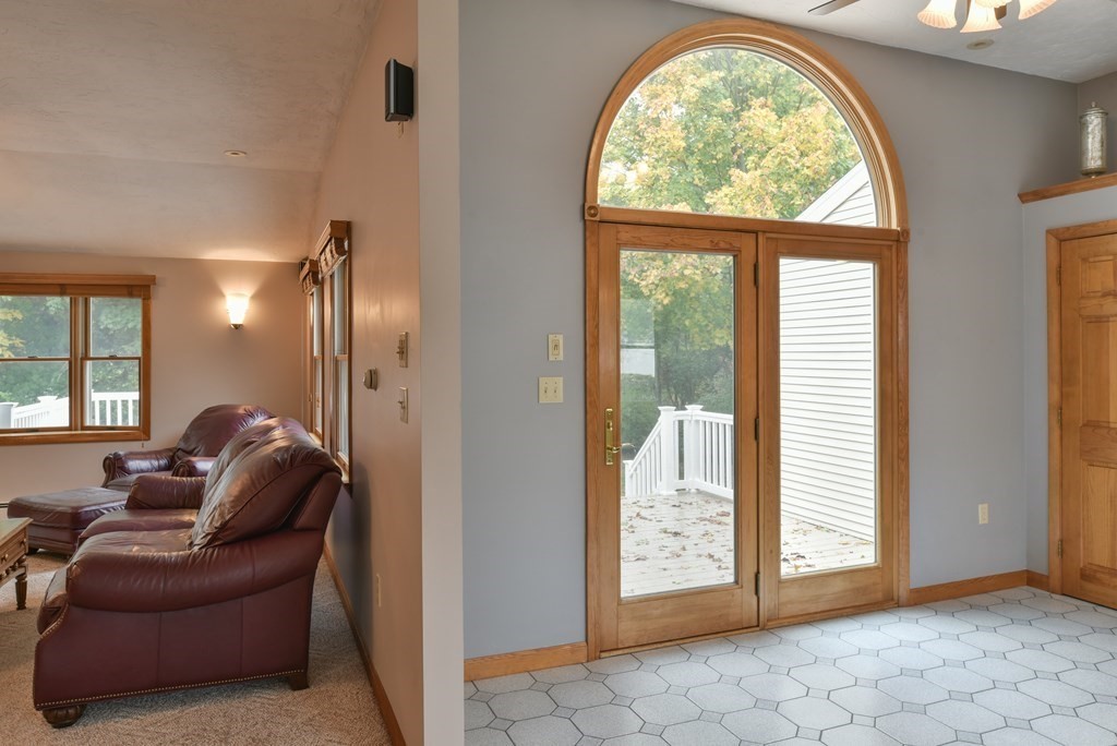 11 Robert Road Danvers, MA 01923 - Photo 8 of 31 Gallery Image 8