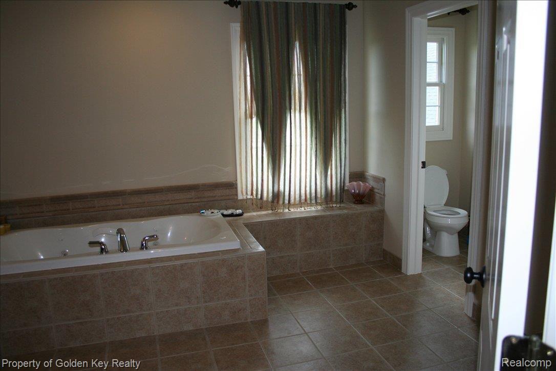 37284 Rosedale Farmington, MI 48335 - Photo 8 of 10 Master bath fit for a king
