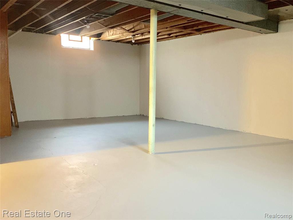 19351 Rensellor Street Livonia, MI 48152 - Photo 19 of 29