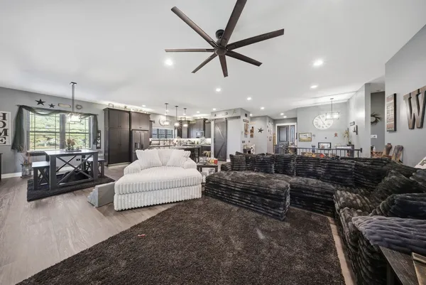 $989,900 | 2401 North 4350th Road, Sheridan, IL 60551