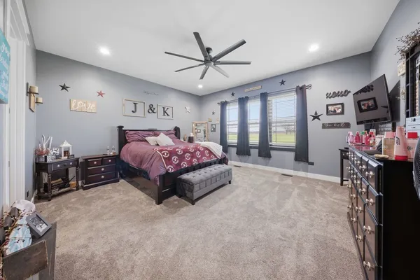 $989,900 | 2401 North 4350th Road, Sheridan, IL 60551