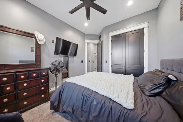 $989,900 | 2401 North 4350th Road, Sheridan, IL 60551
