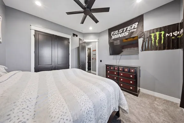 $989,900 | 2401 North 4350th Road, Sheridan, IL 60551