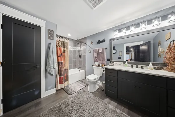 $989,900 | 2401 North 4350th Road, Sheridan, IL 60551