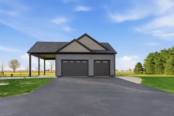 $989,900 | 2401 North 4350th Road, Sheridan, IL 60551