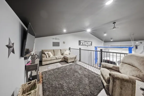 $989,900 | 2401 North 4350th Road, Sheridan, IL 60551