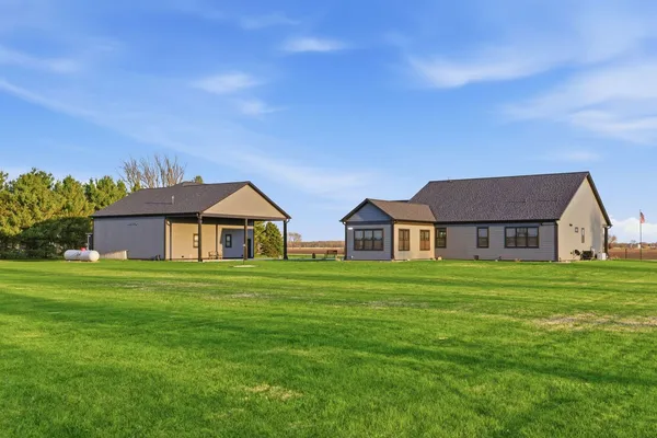 $989,900 | 2401 North 4350th Road, Sheridan, IL 60551