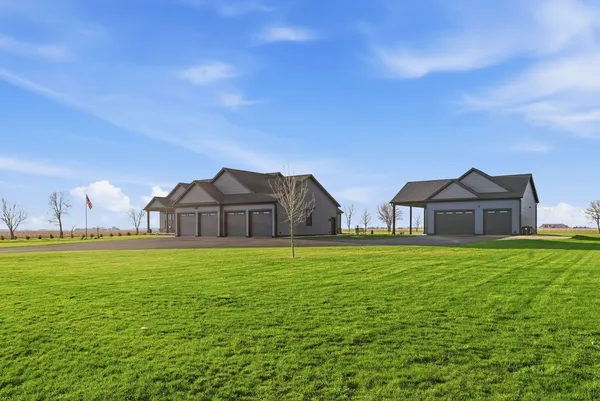 $989,900 | 2401 North 4350th Road, Sheridan, IL 60551