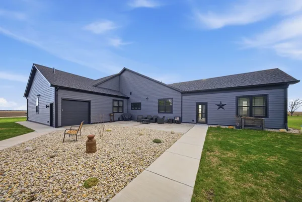 $989,900 | 2401 North 4350th Road, Sheridan, IL 60551