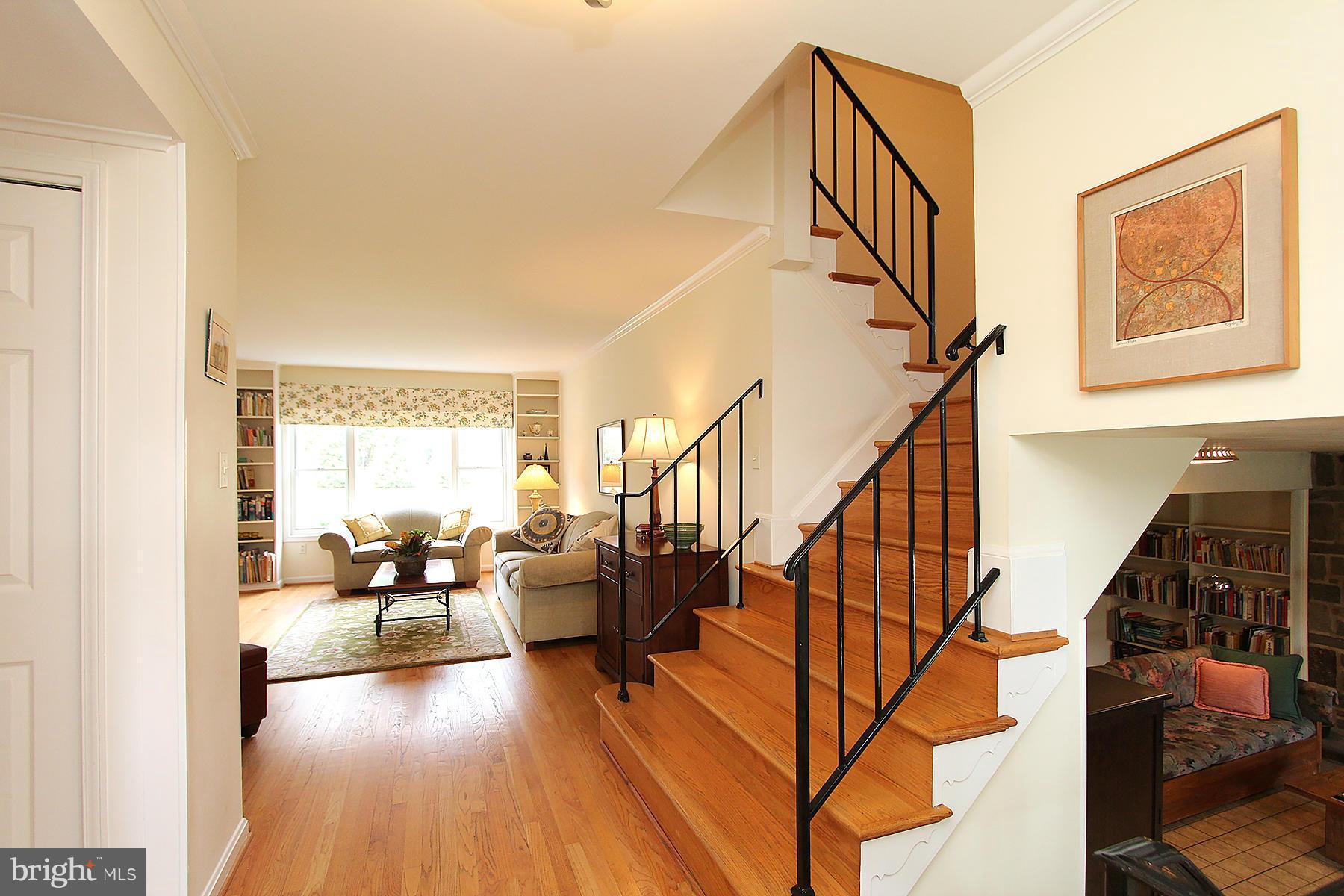 19204 Treadway Road Brookeville, MD 20833 - Photo 5 of 29 Inviting Foyer