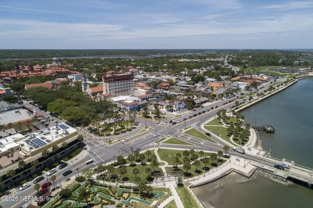 a picture of a very nice looking room