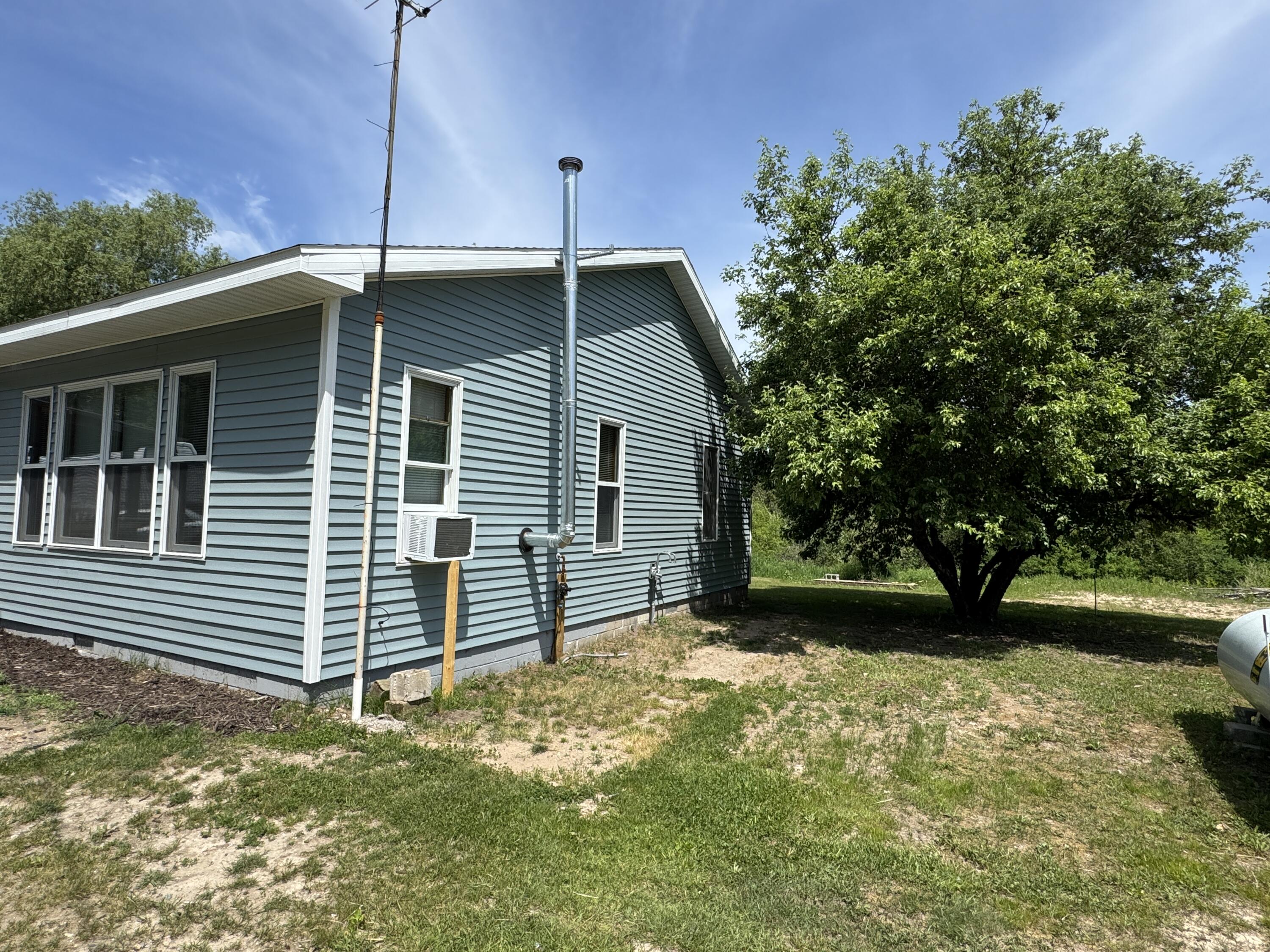 1952 West 16 Road Mesick, MI 49668 - Photo 23 of 49 IMG_5040