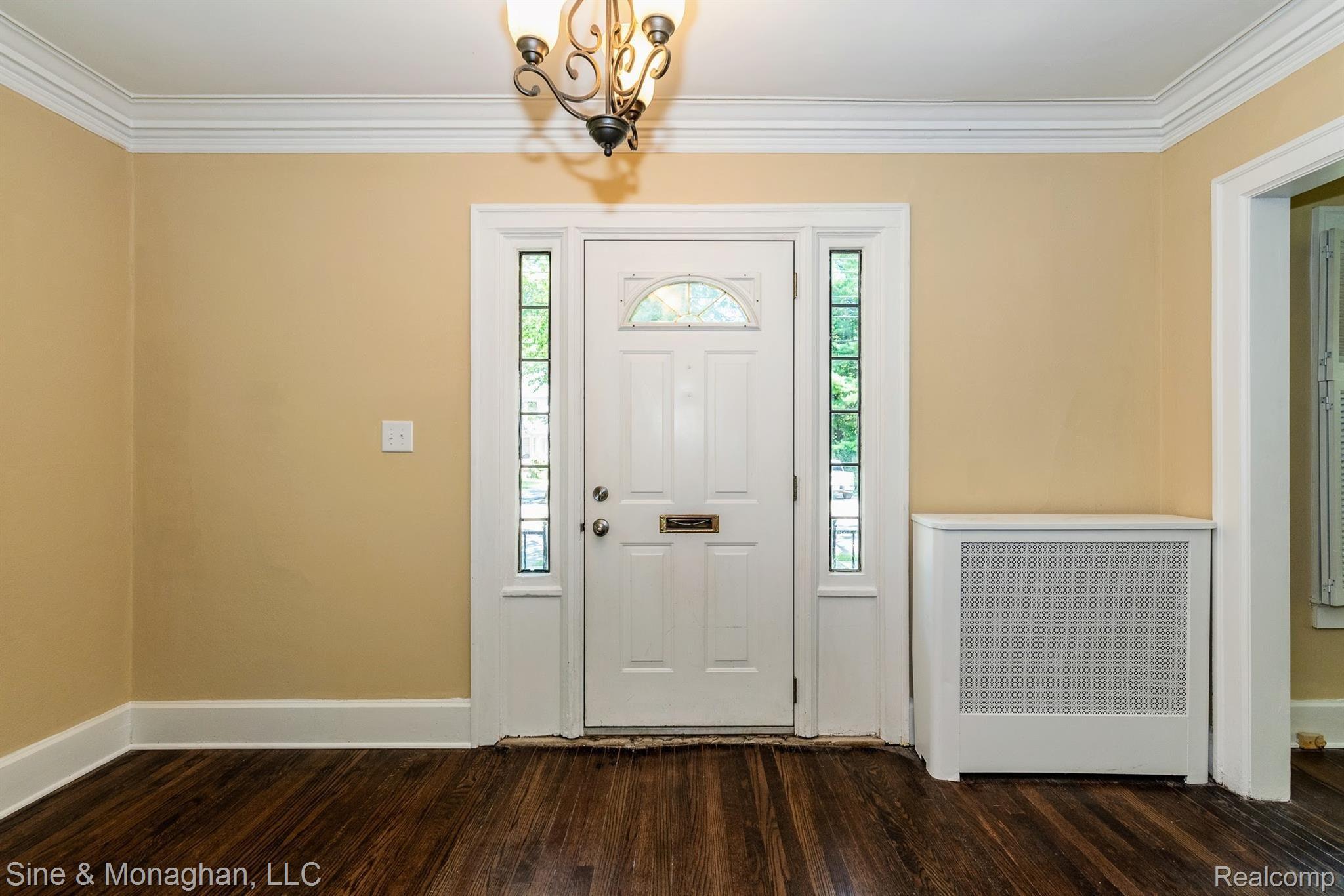 77 Moross Road Grosse Pointe, MI 48236 - Photo 2 of 28 DSC_4232.jpg