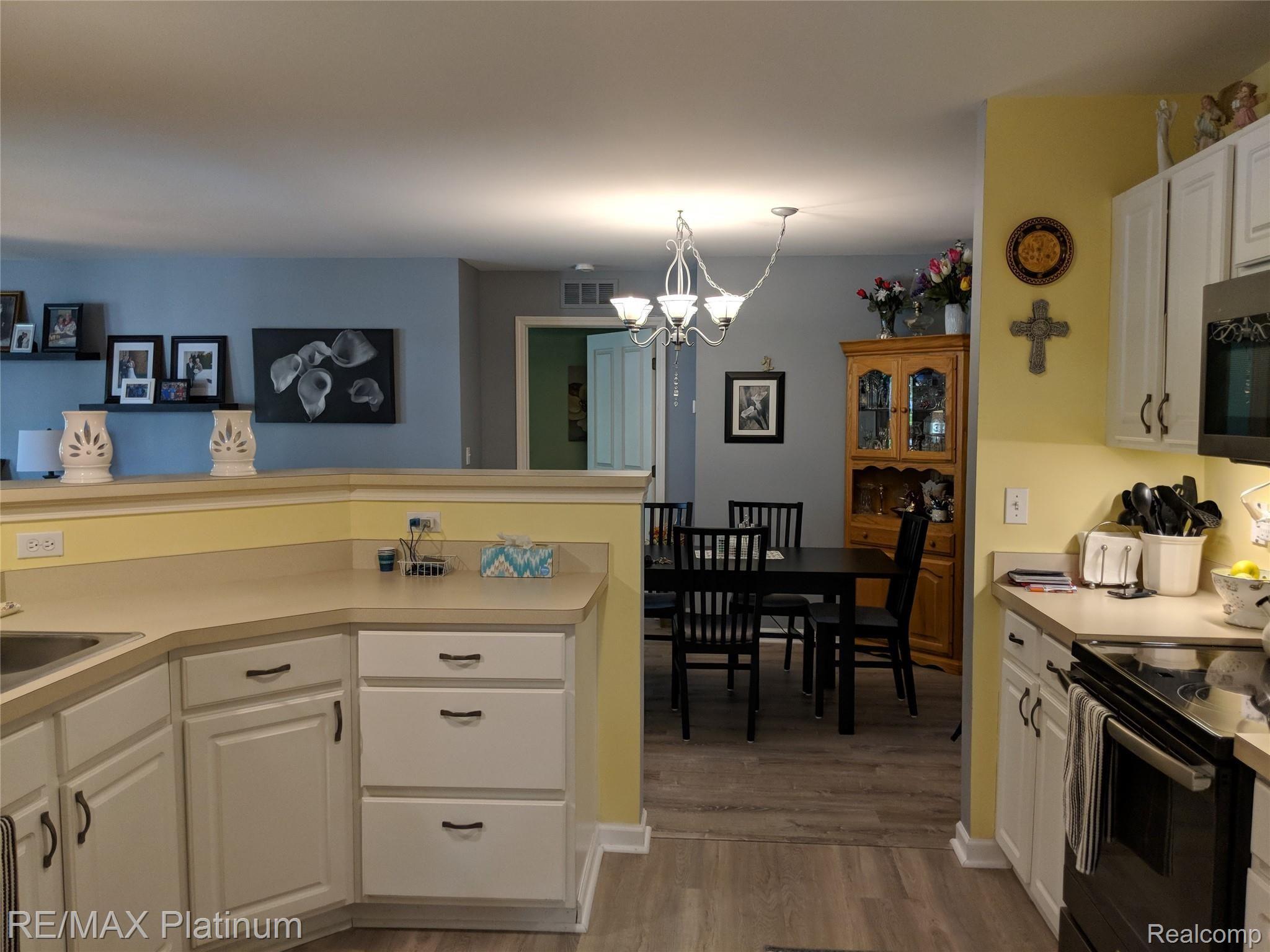 4133 Hampton Ridge Boulevard, Unit 28 Howell, MI 48843 - Photo 3 of 20 IMG_20190606_160023 - Copy.jpg
