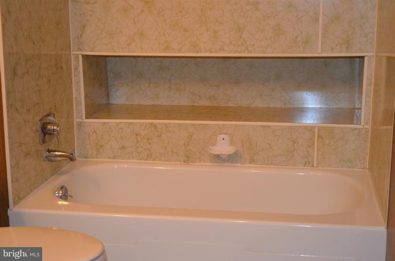 14015 Dry Run Road Clear Spring, MD 21722 - Photo 3 of 20 Bath