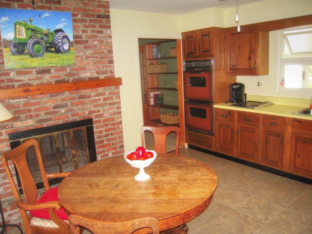 5 Hillcrest Road Essex Junction, VT 05452 - Photo 7 of 36 Gallery Image 7