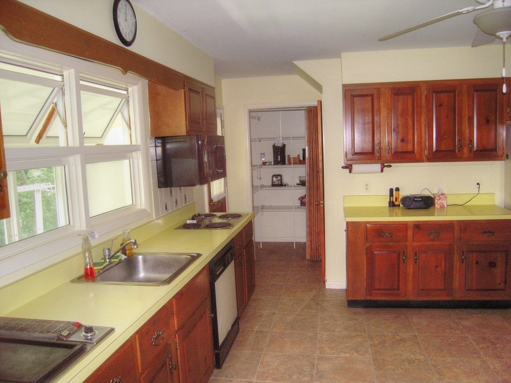 5 Hillcrest Road Essex Junction, VT 05452 - Photo 10 of 36 Gallery Image 10