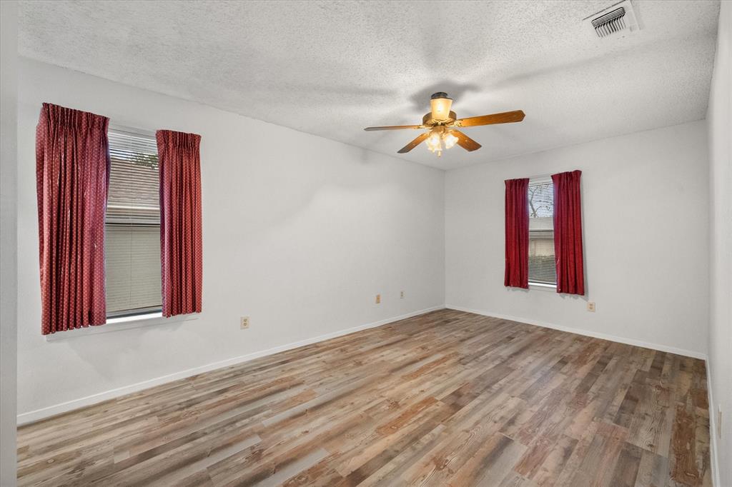 2305 Gilbert Circle Arlington, TX 76010 - Photo 20 of 38 a view of entryway