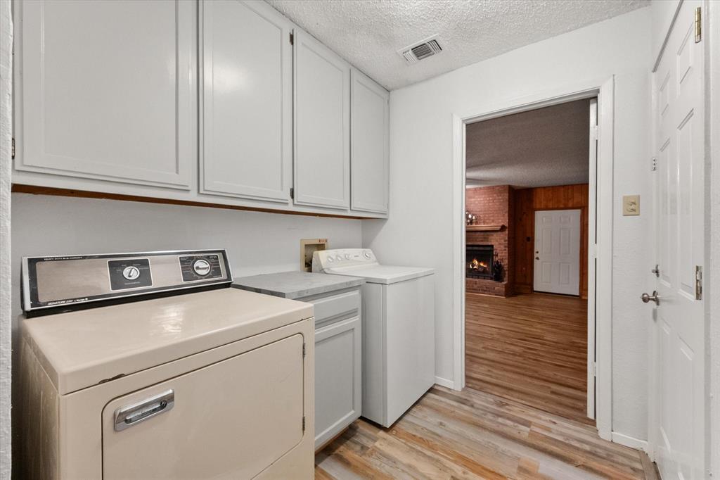 2305 Gilbert Circle Arlington, TX 76010 - Photo 33 of 38 a utility room with dryer and washer