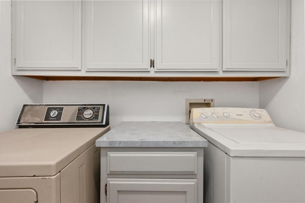 2305 Gilbert Circle Arlington, TX 76010 - Photo 34 of 38 a utility room with dryer and washer