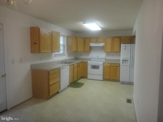 7791 East Shore Road Pasadena, MD 21122 - Photo 5 of 11 Kitchen