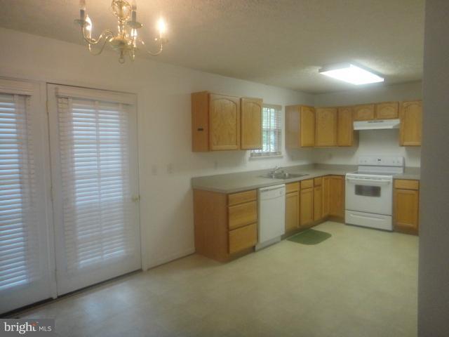 7791 East Shore Road Pasadena, MD 21122 - Photo 8 of 11 Kitchen