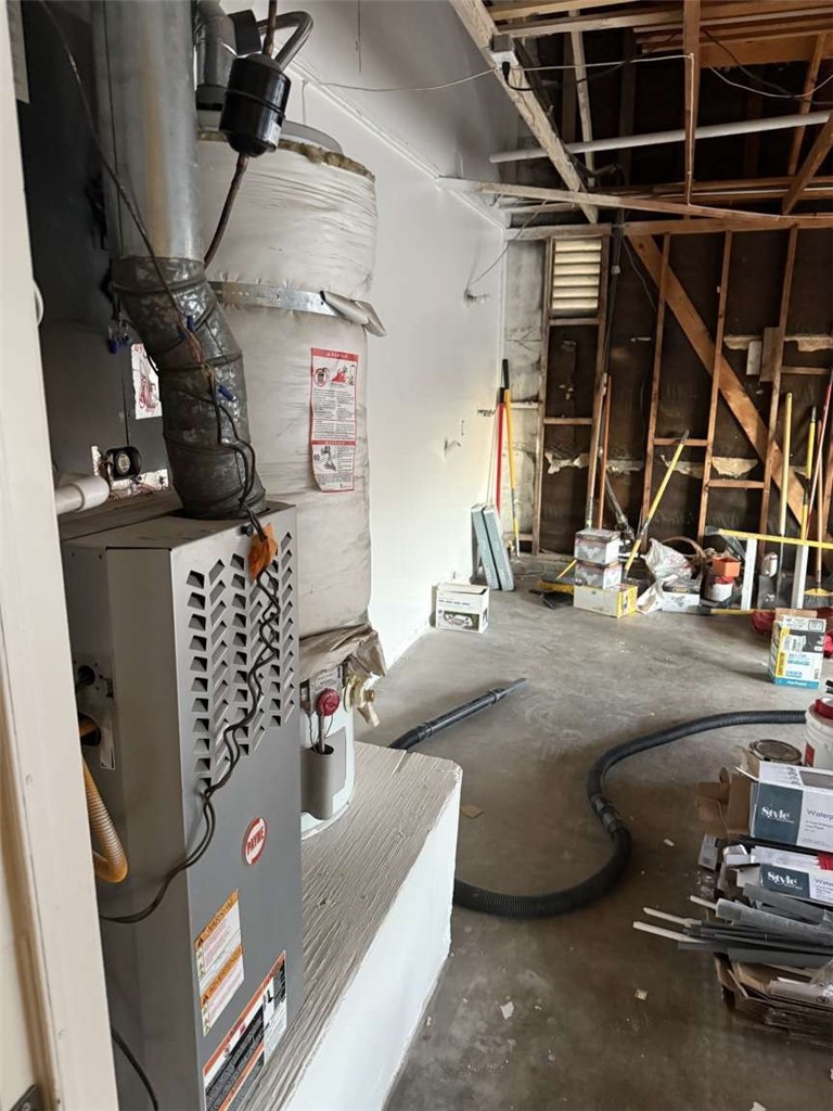 3270 Edgemont Court San Bernardino, CA 92405 - Photo 7 of 44 view of a room with gym equipment