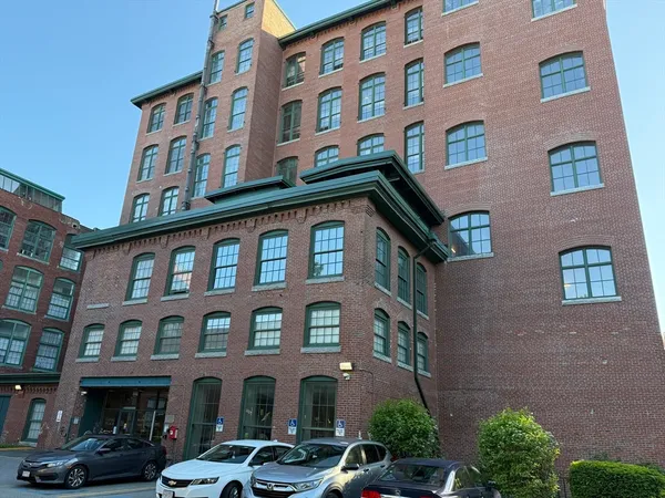 $344,900 | 200 Market Street, Unit 215, Lowell, MA 01852